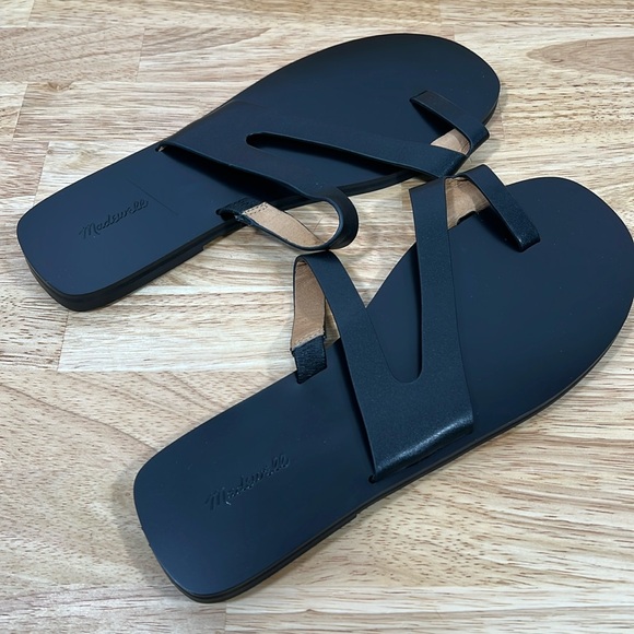 Madewell Shoes - NEW Madewell 9 Black Leather Grecian Toe Loop Slide BK5229